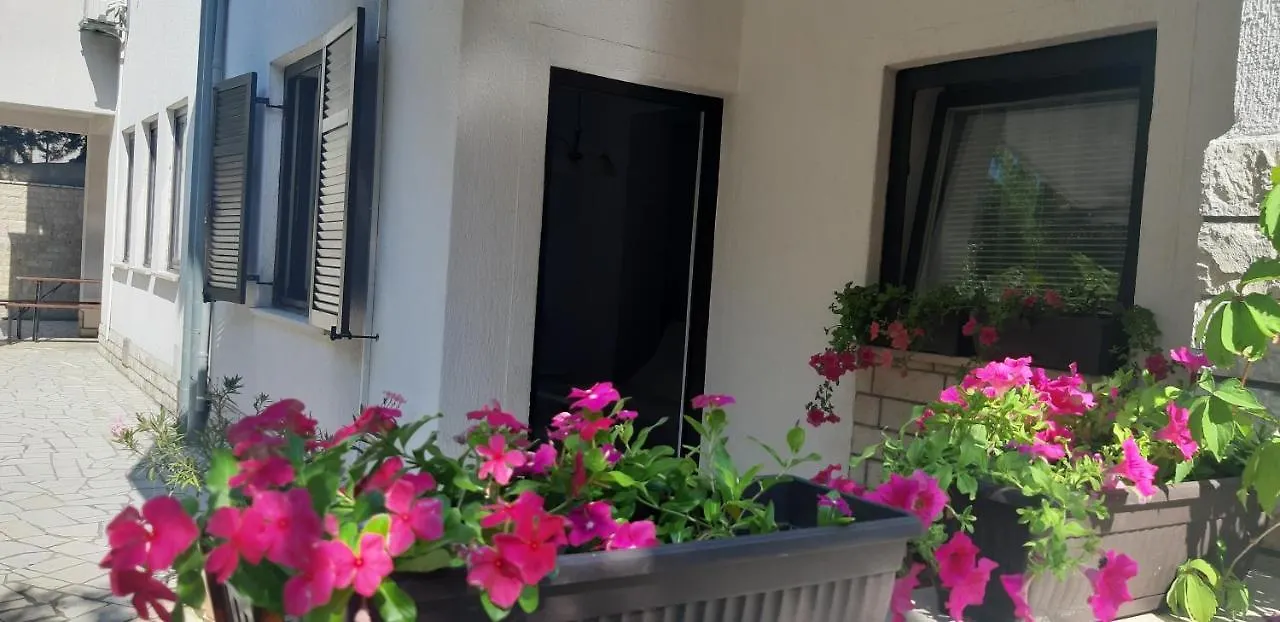 Apartments Ruzica Pola 0*,